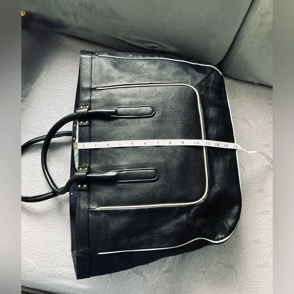 Authentic CHLOE spacious tote bag 🖤🤍🖤🤍